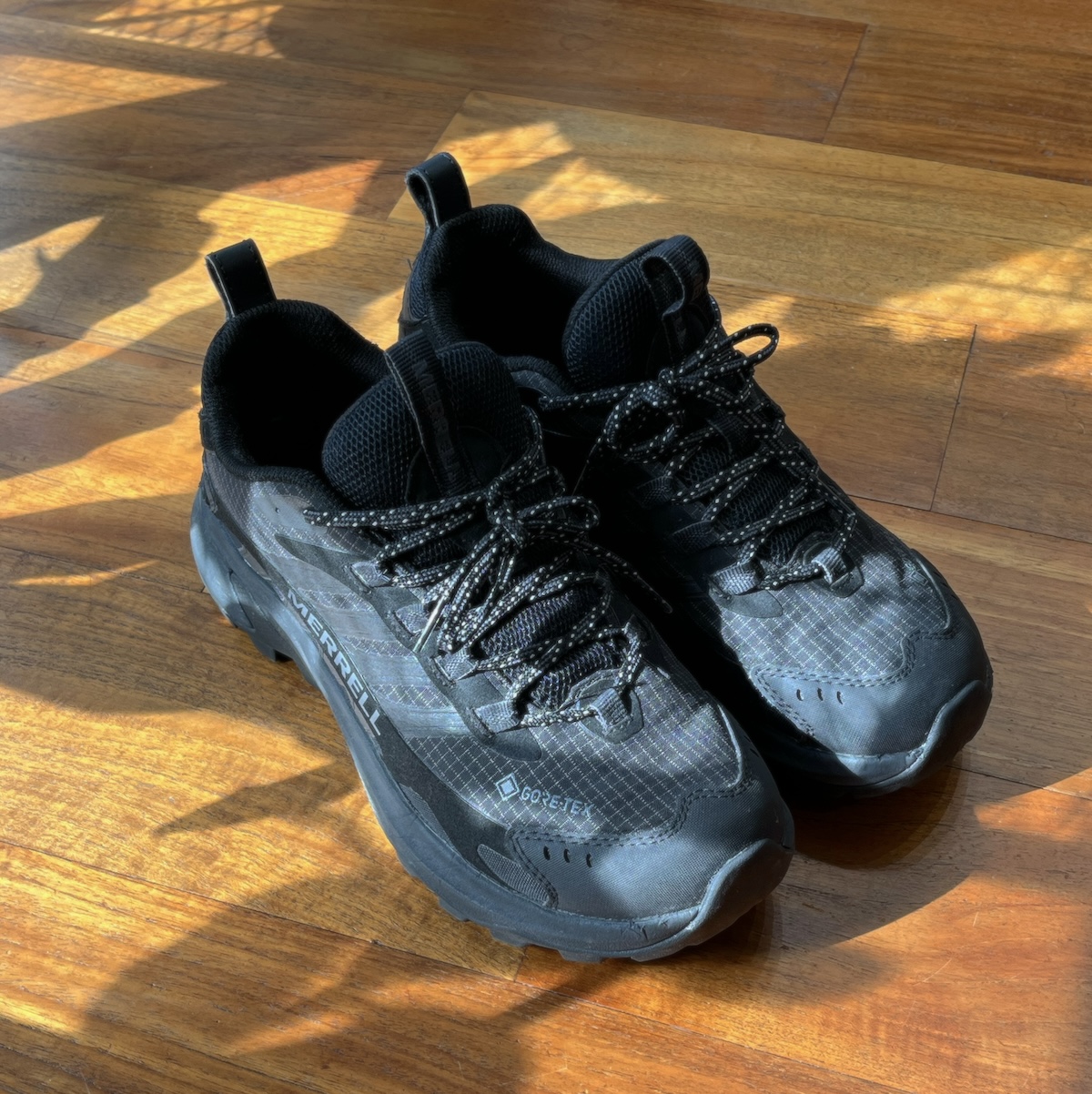 〈MERRELL〉のスニーカー