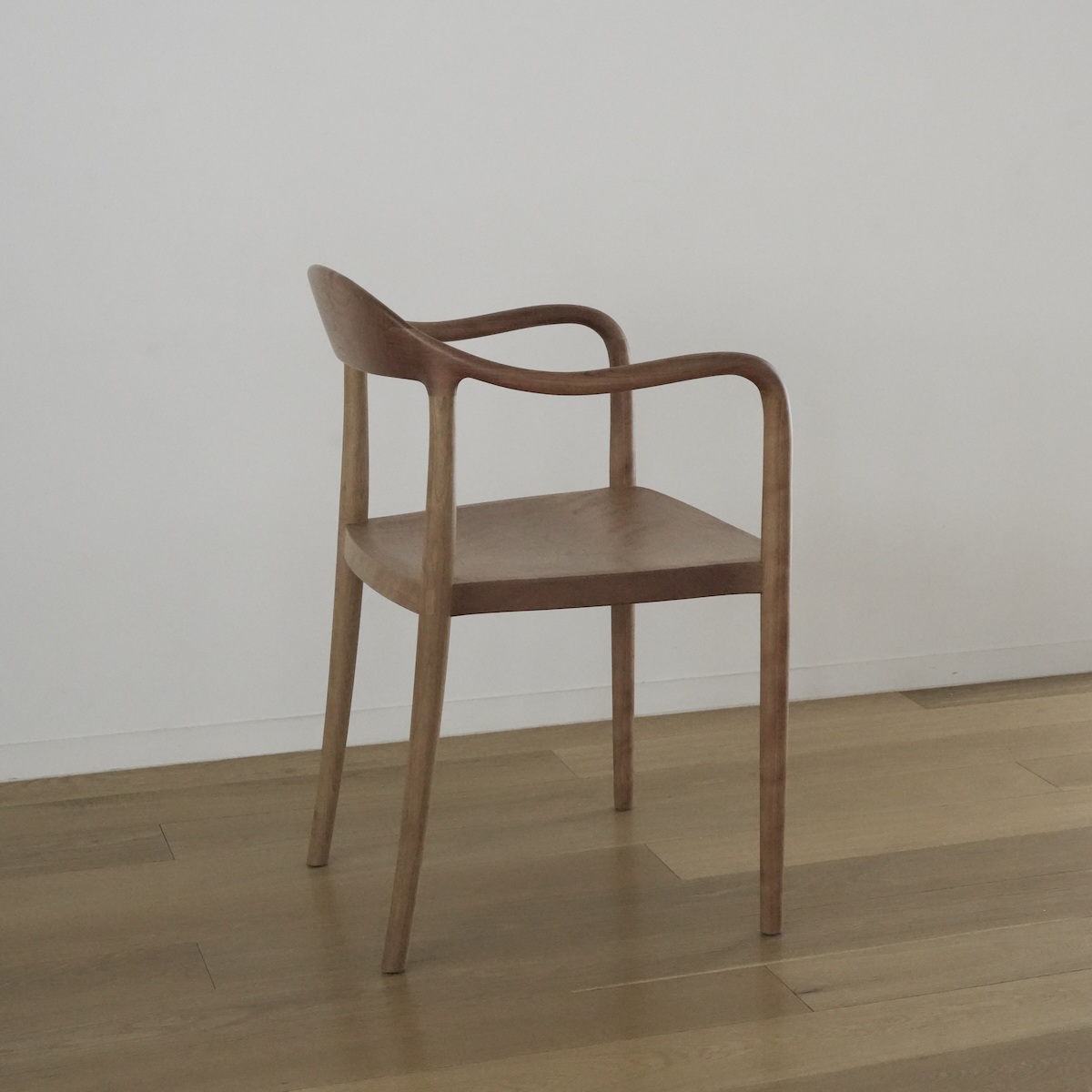 〈WOOD YOU LIKE COMPANY〉のMIOアームチェア