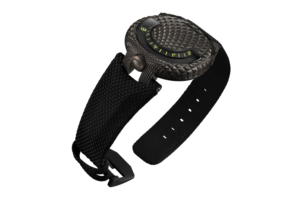 UR-101 T-Rexのケース