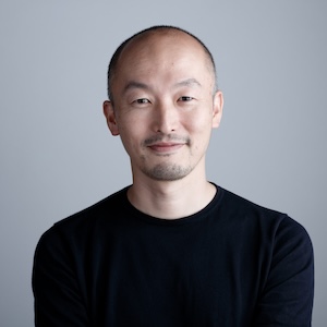 日用品図鑑：プロダクトデザイナー・鈴木元の愛用する〈WOOD YOU LIKE COMPANY〉のMIOアームチェア etc.