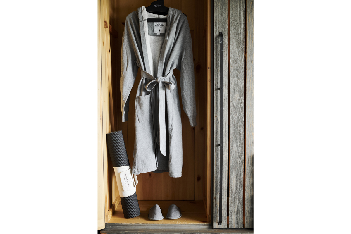 展示予定の客室で実際に使用されるバスローブのイメージ