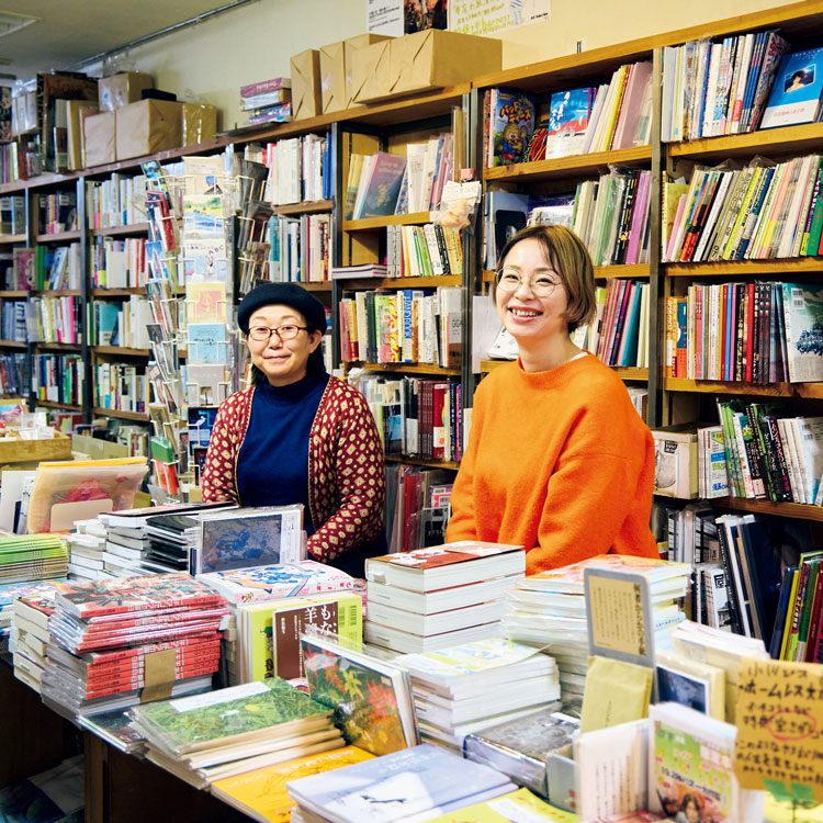 中山亜弓（左）、碇 雪恵（右）