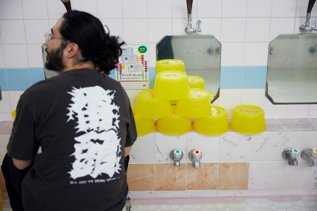 背中に「番頭」と書かれたTシャツを着た大久保勝仁さん