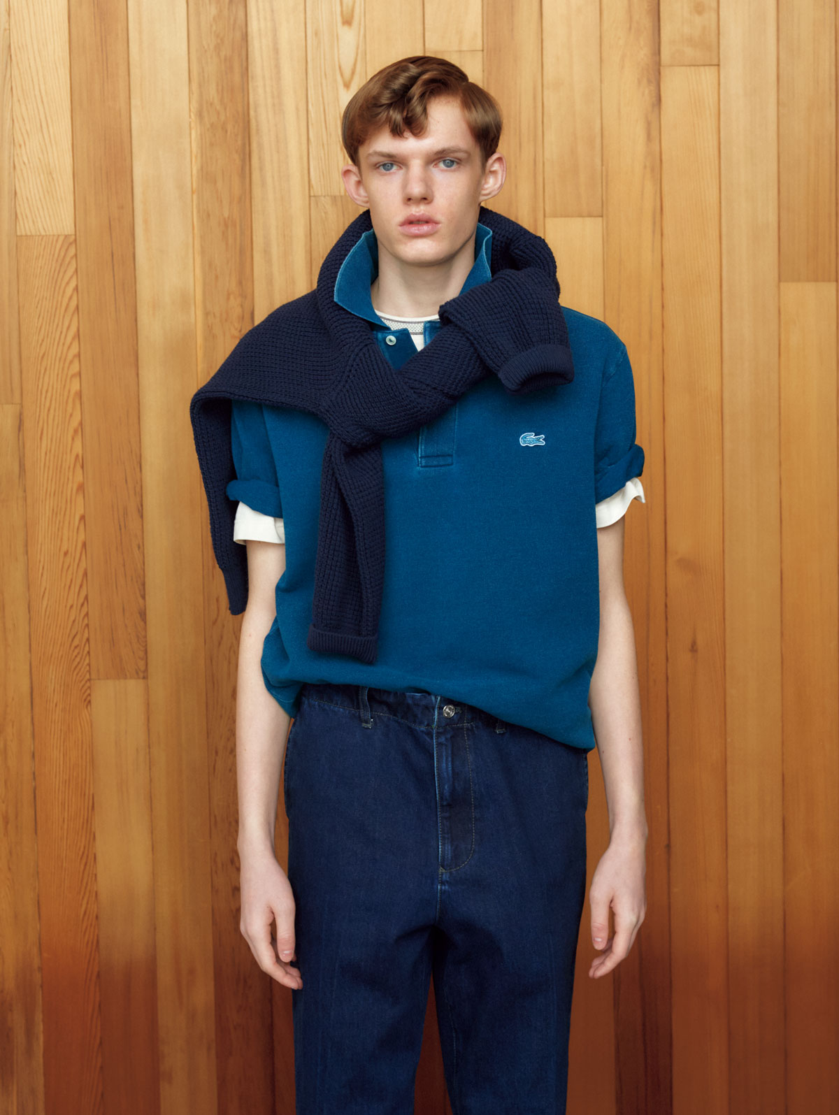 ラコステのポロシャツ 、Tシャツ、セーター、デニムパンツ