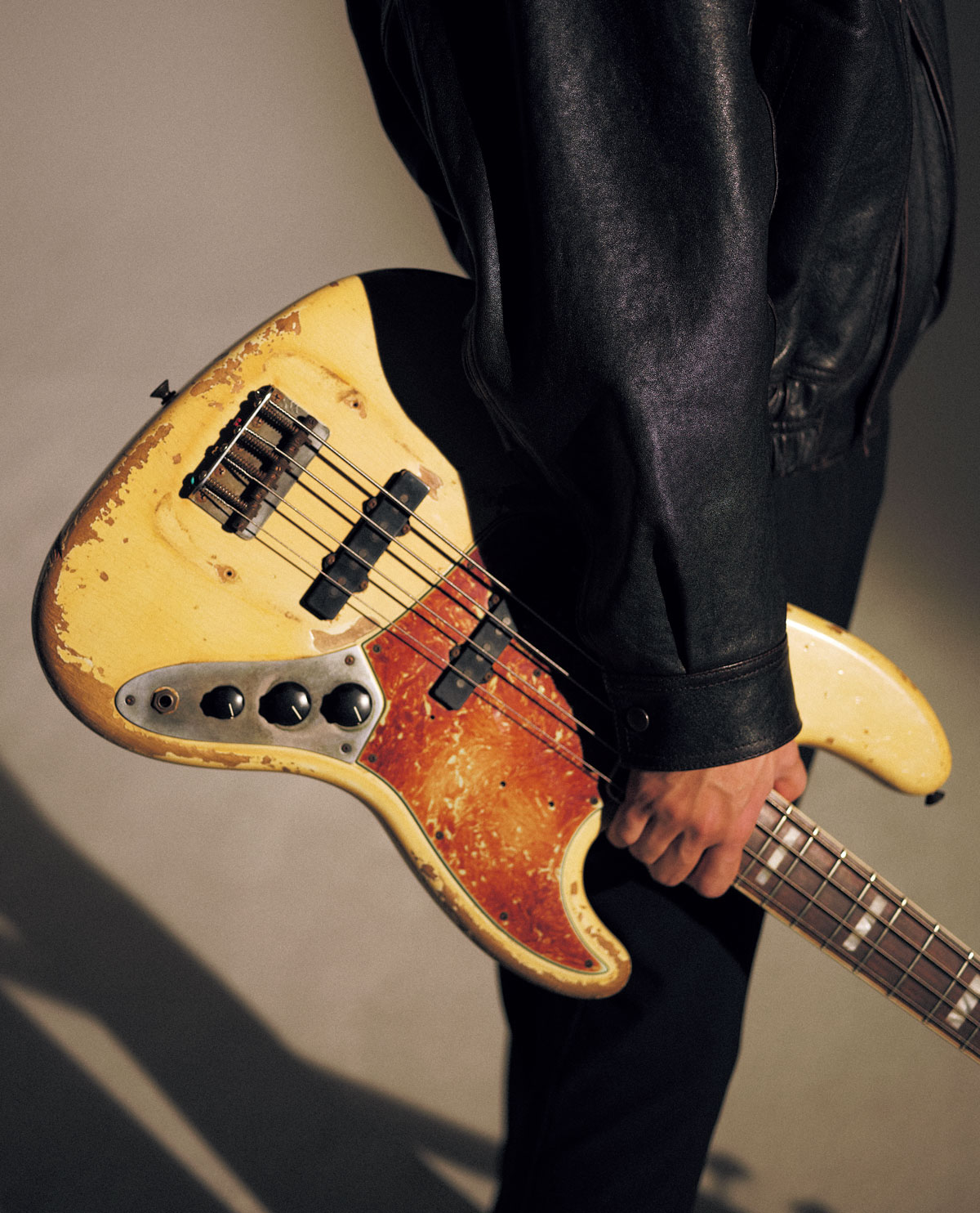 フェンダーの4本弦のエレキベース