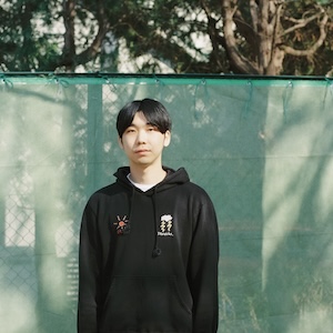 日用品図鑑：ブックデザイナー・飯村大樹の愛用する〈途中でやめる〉のカーディガンetc.