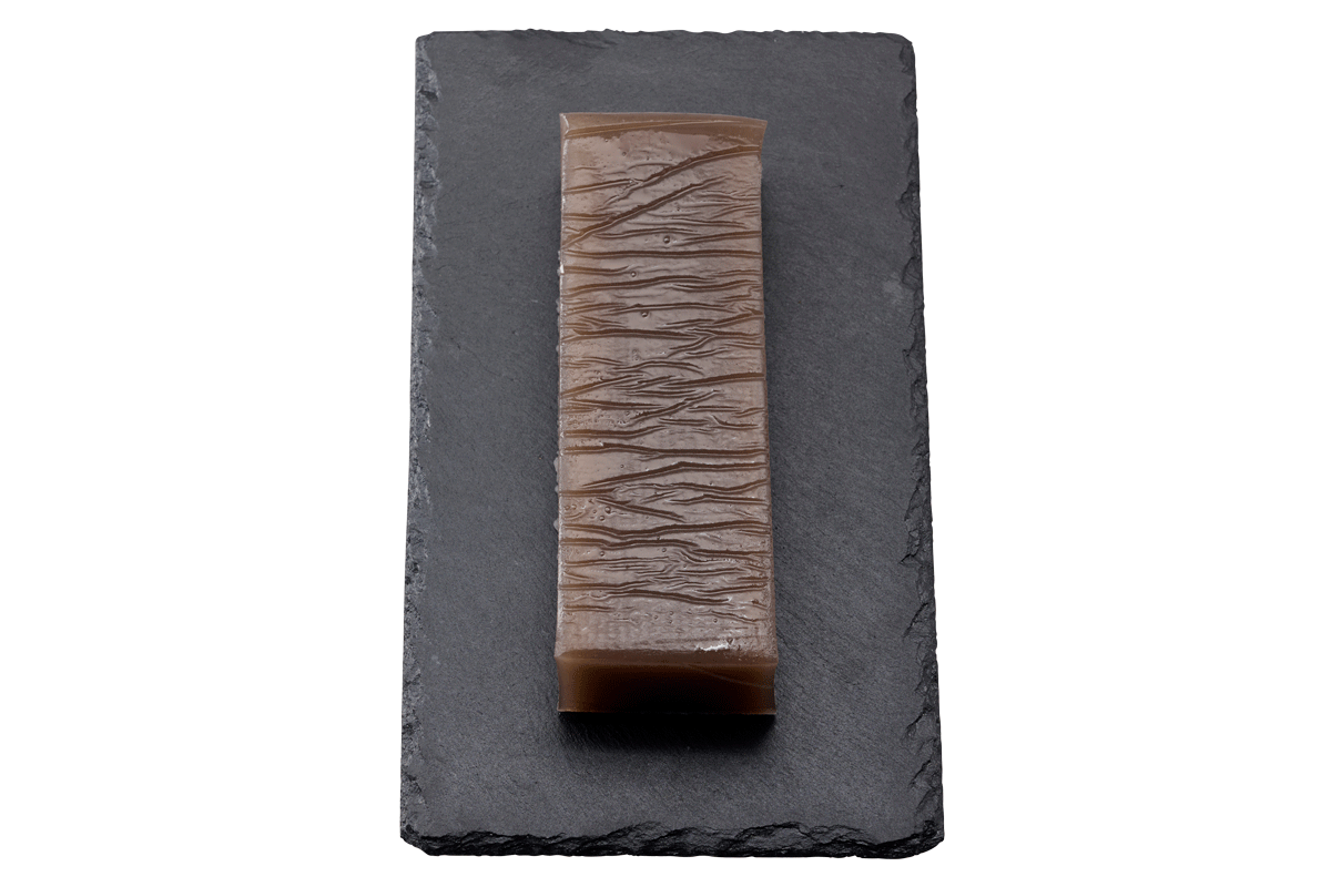 〈新鶴本店〉の塩羊羹