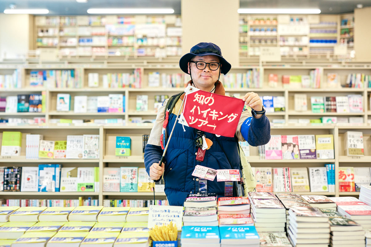 三省堂のスタッフの岡田輝命