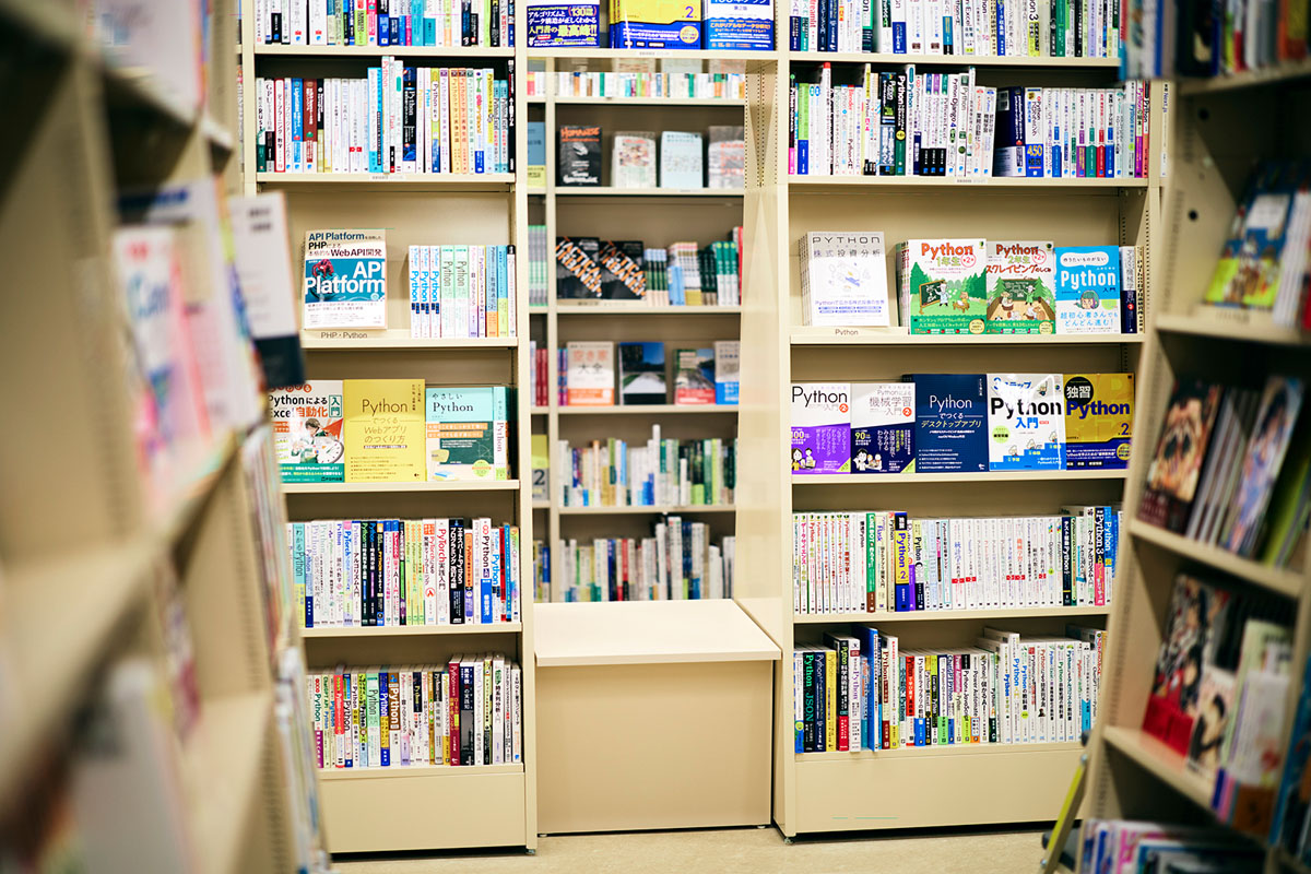 店内に設置されたベンチ