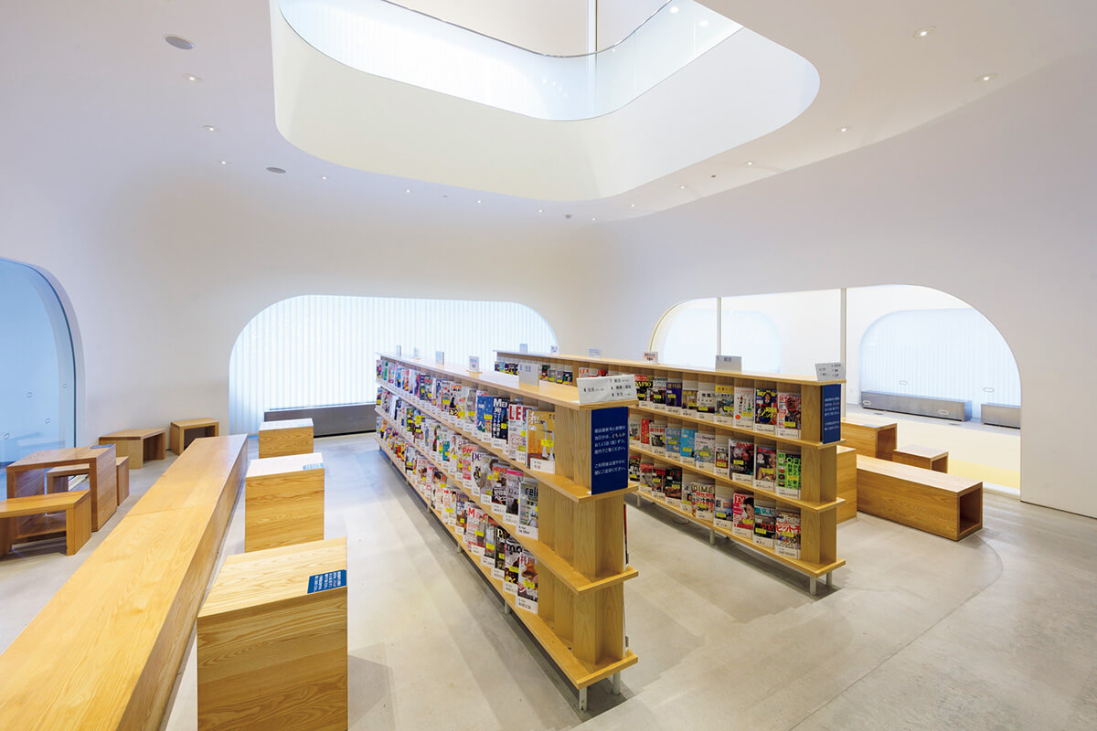 東京〈武蔵野プレイス〉内観