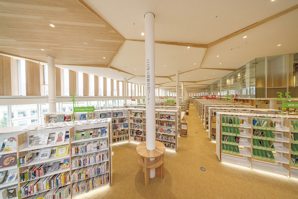 高知〈オーテピア高知図書館〉内観