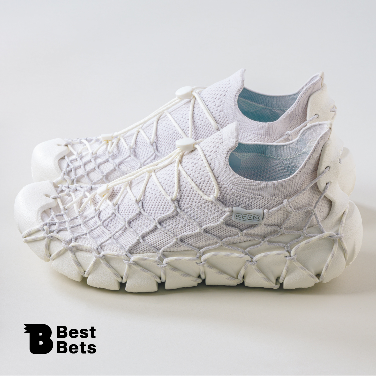 〈キーン〉のスニーカー