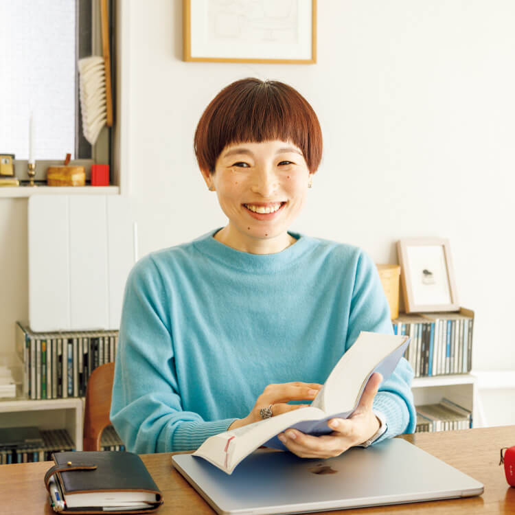 日々のルール作りで整理された、校正者・牟田都子の本棚