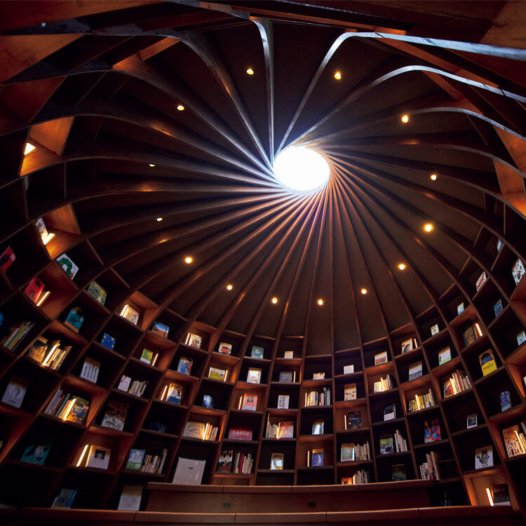 千葉〈地中図書館〉内観