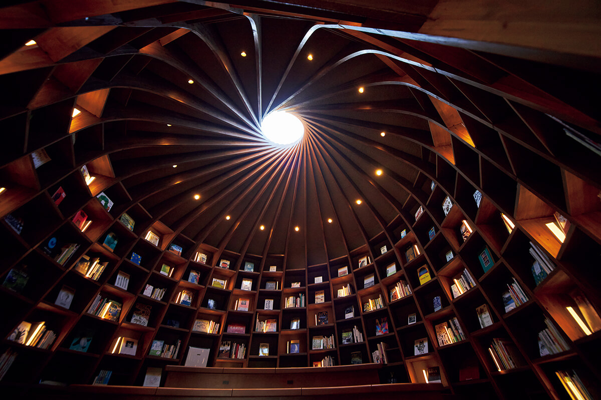 千葉〈地中図書館〉内観