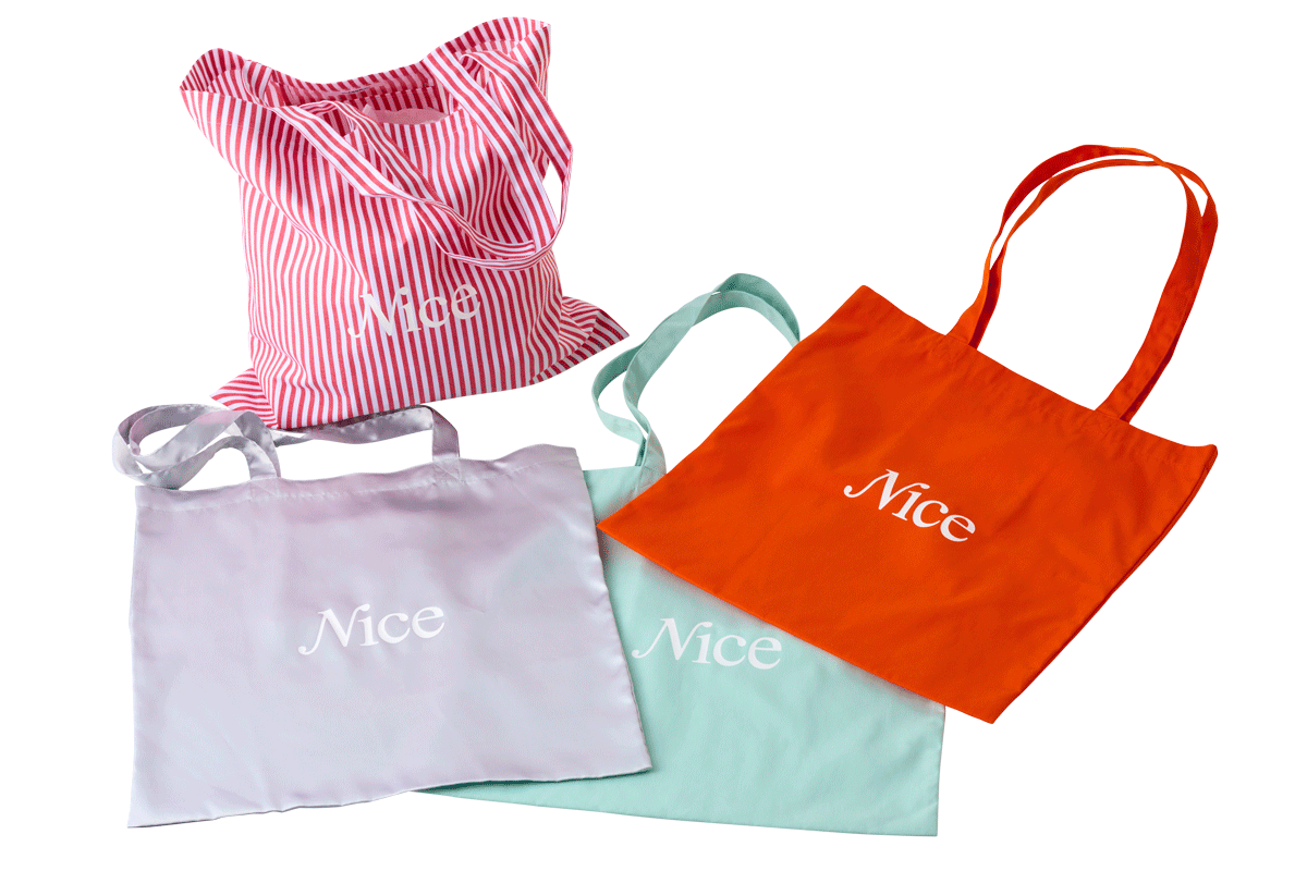 〈NICE WEATHER〉のトートバッグ