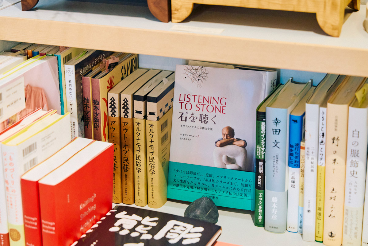 Zelt Bookstoreの陳列棚