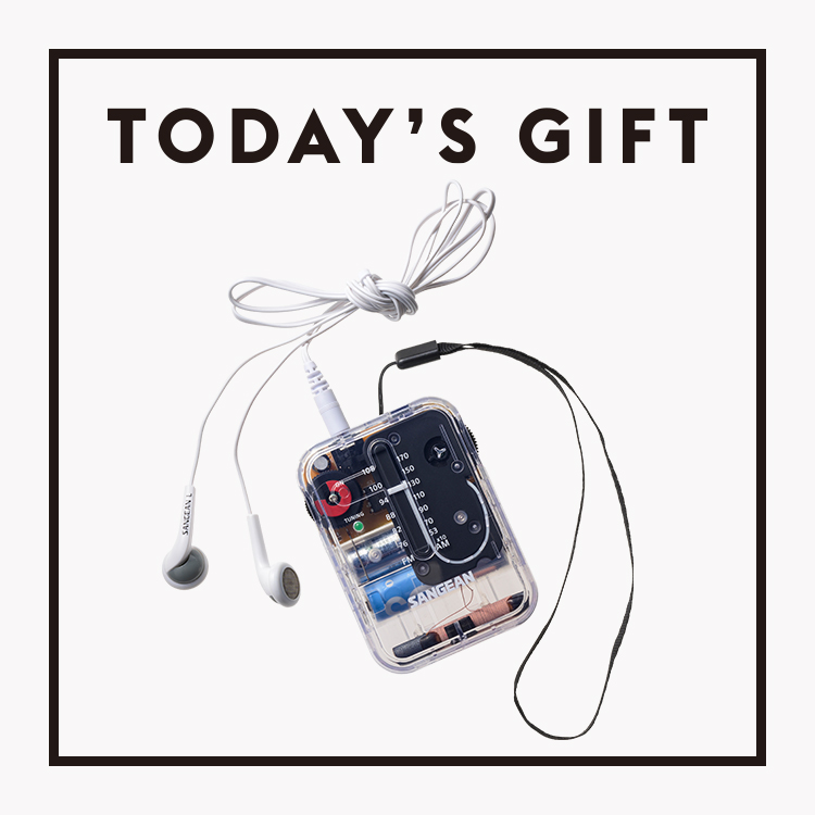 〈Sangean〉のポケットラジオ