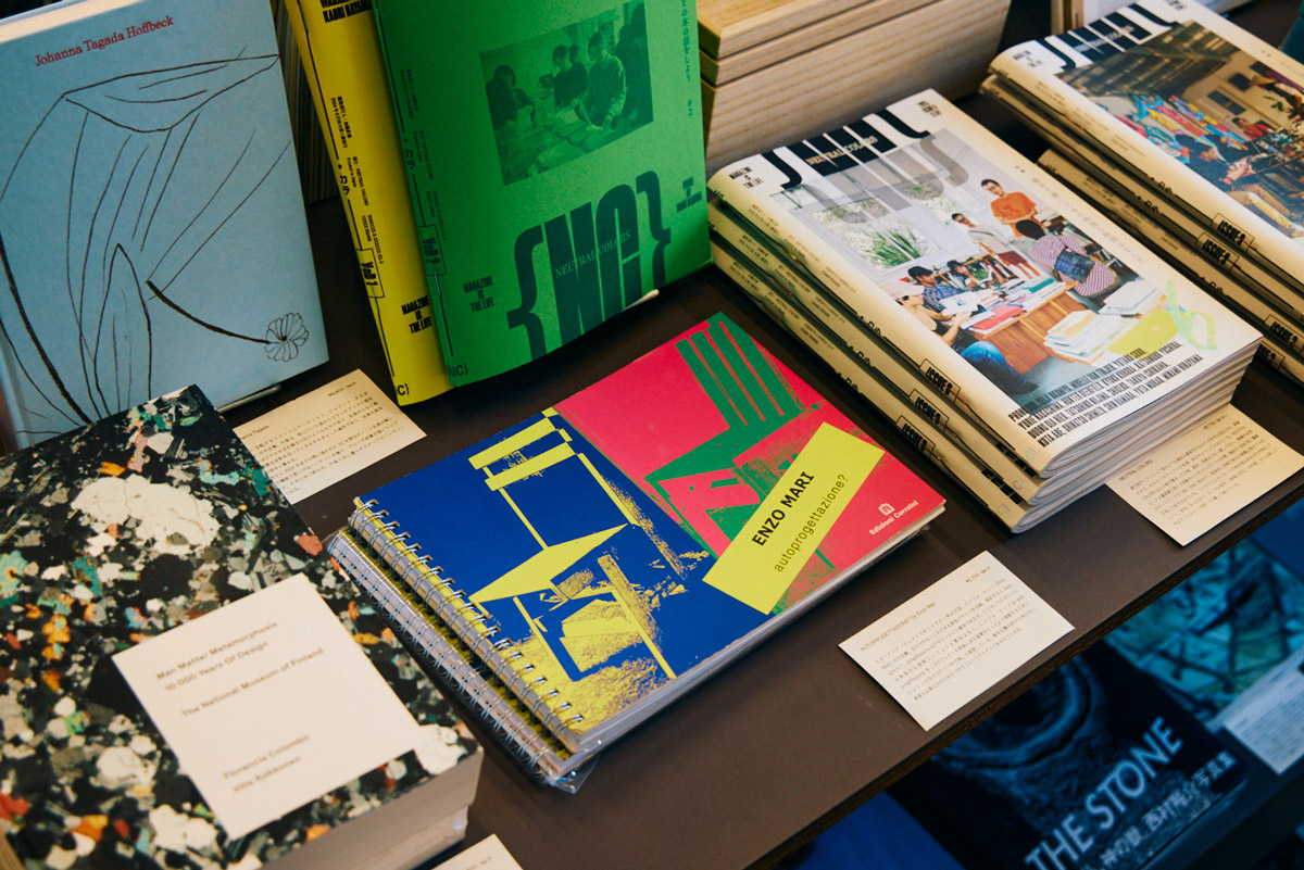 Zelt Bookstoreの陳列棚