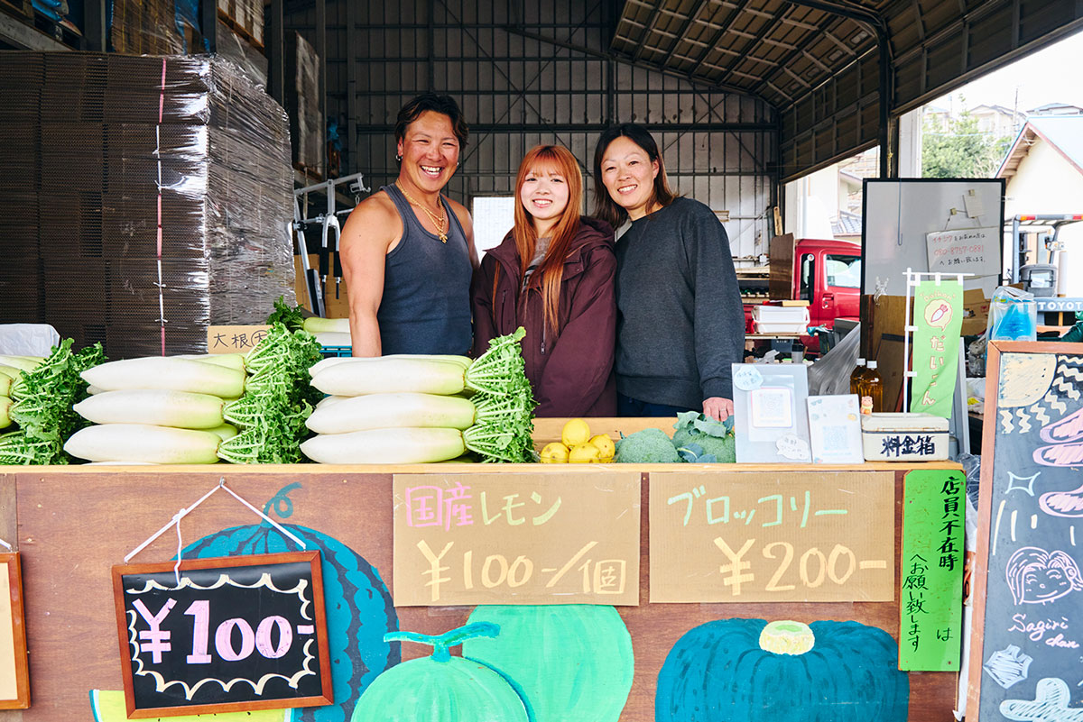 チャラ夫の直売所を運営する大井さんご家族