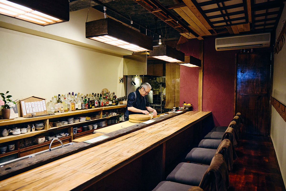 酒肴懐石 よのすけの店内