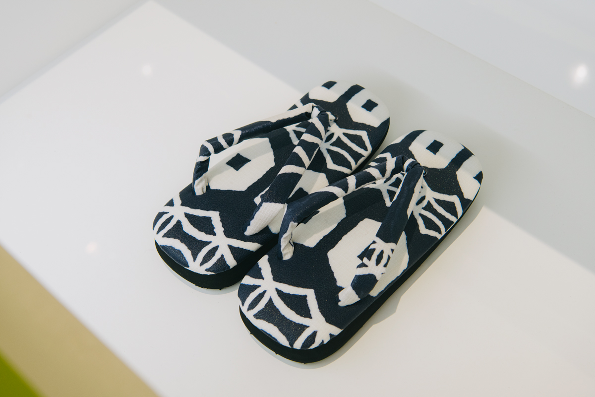 高級浴衣の老舗〈三勝〉が手がけるビーチ草履