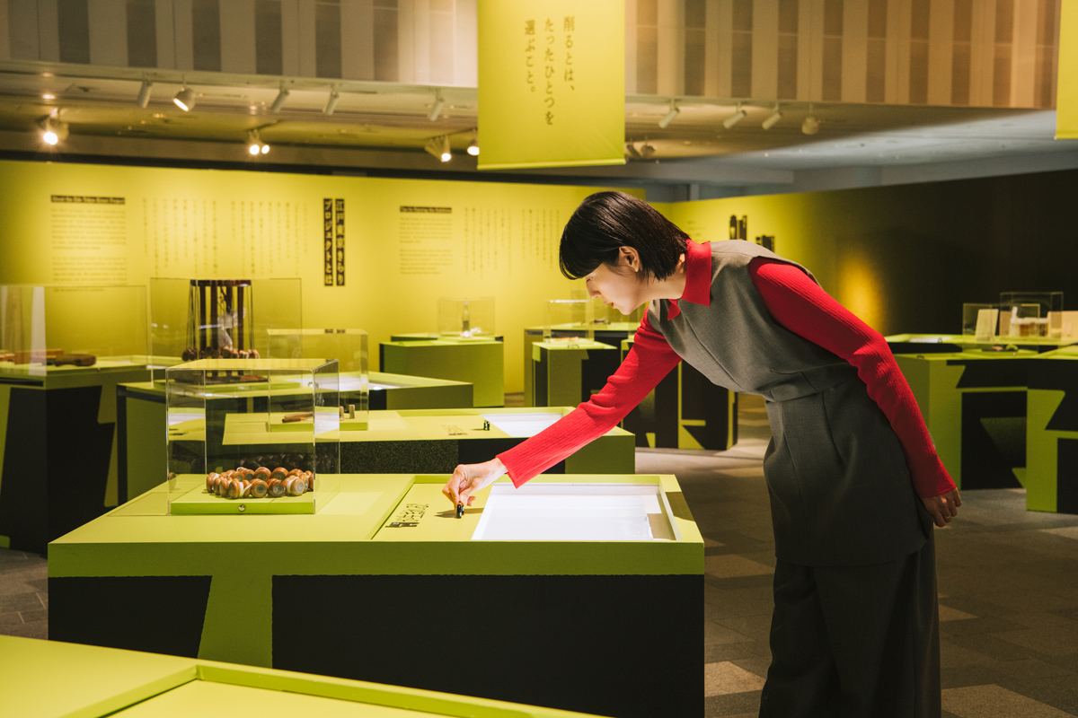 展示を見る菊池亜希子