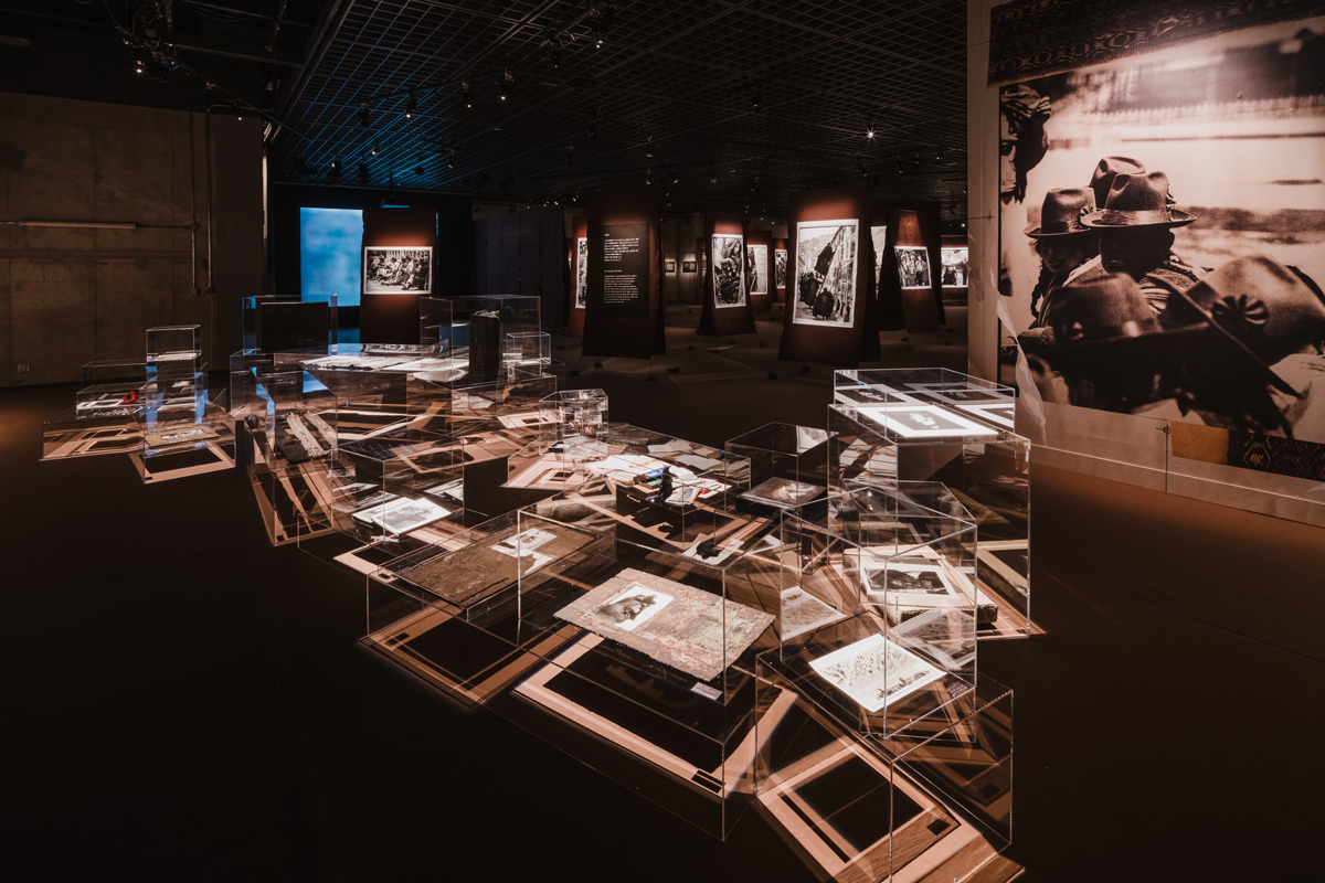 高木由利子 写真展 Threads of Beauty 1995‐2025 ― 時をまとい、風をまとう。展示の様子