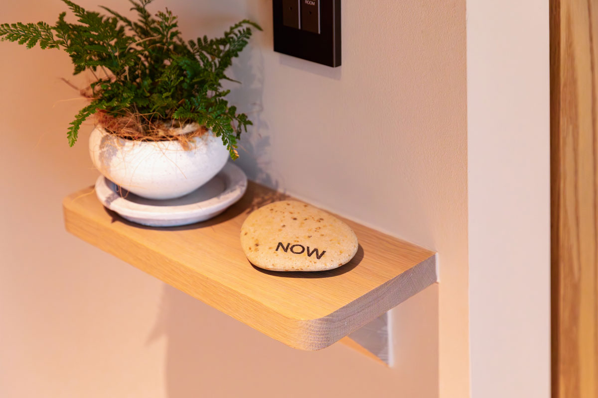 1 Hotel Tokyo ドアノブサイン