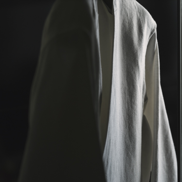 〈HOSOO MEN〉のシャツ