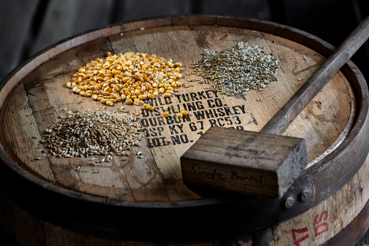 原材料のコーン、ライ麦、大麦麦芽