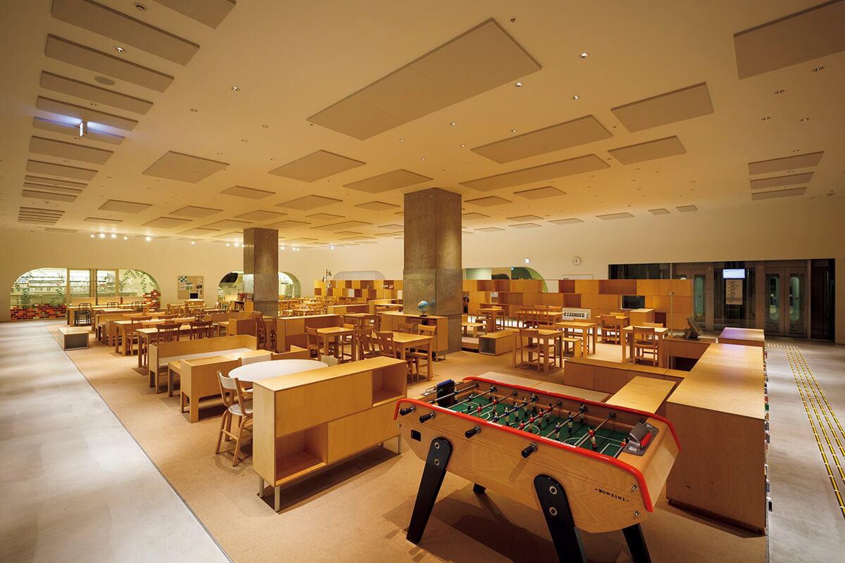 東京〈武蔵野プレイス〉内観