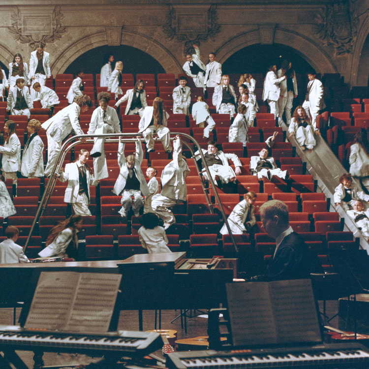 メゾン マルジェラ ショートフィルム「Joy」