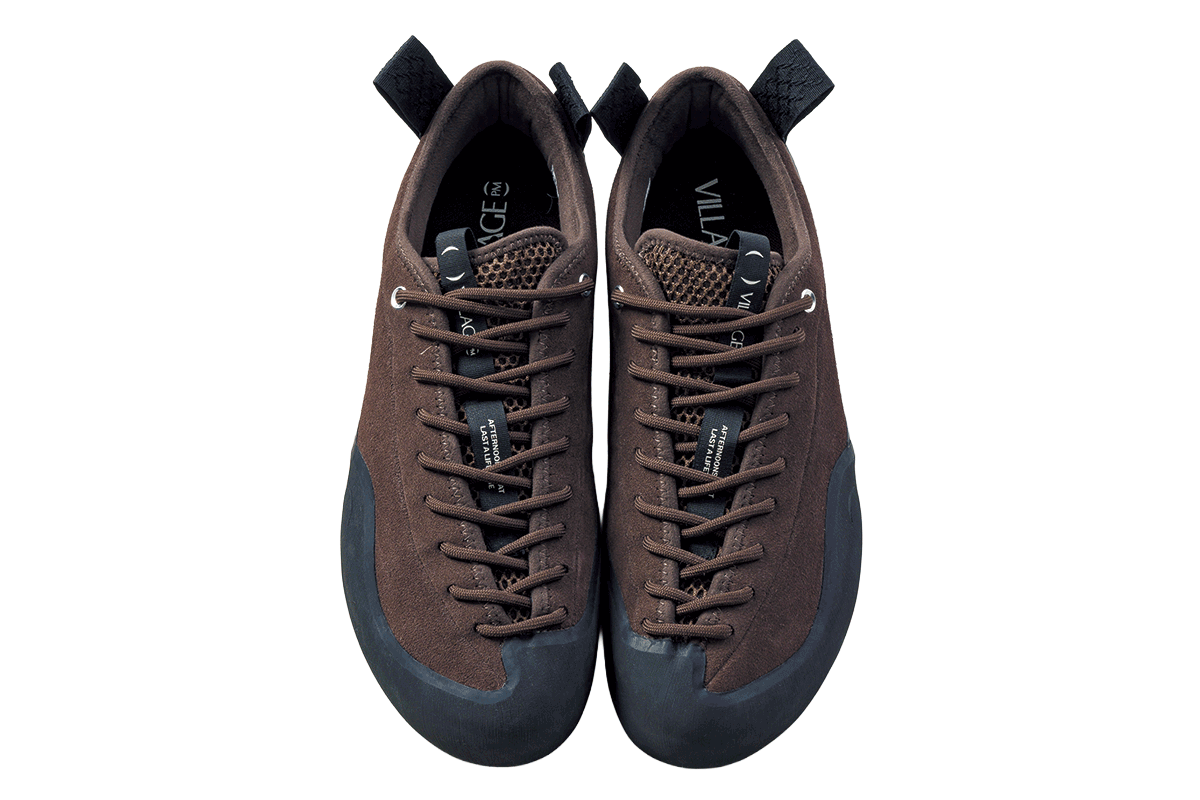 〈ヴィレッジ ピーエム〉のスニーカー