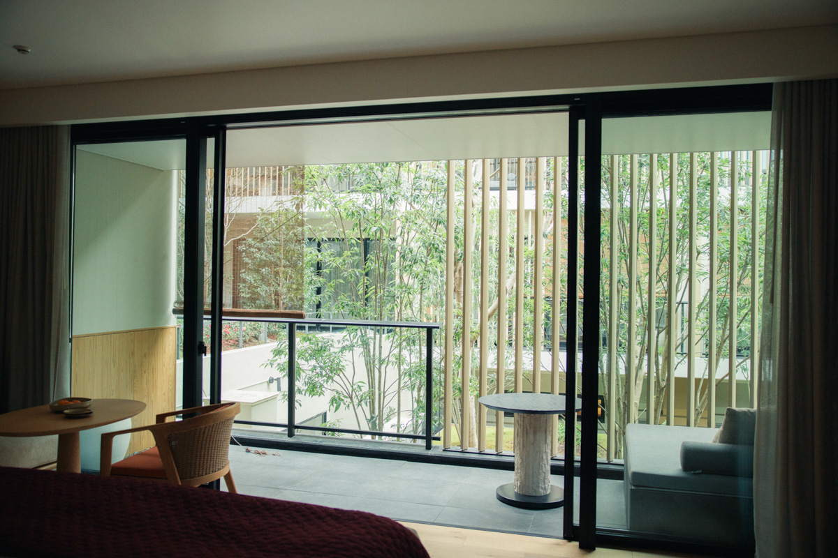 「デラックス キング」の客室。