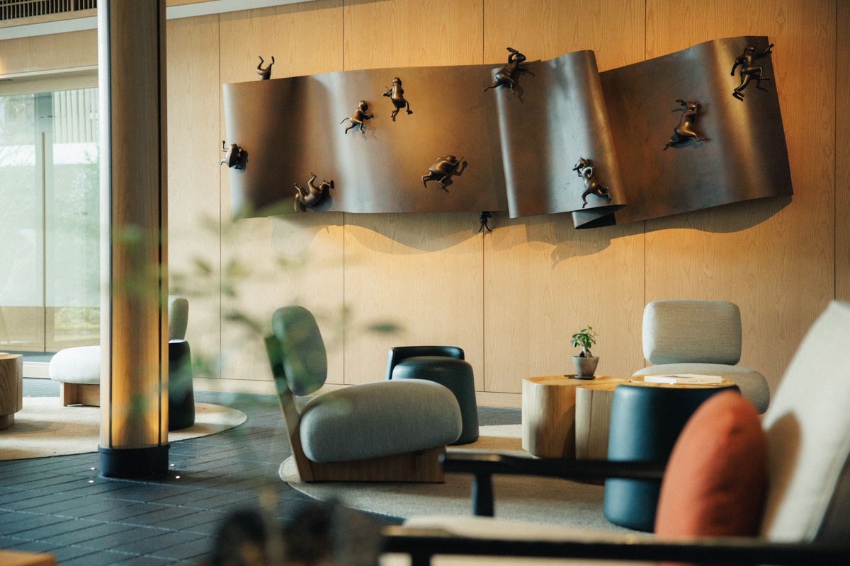 日本最古の漫画といわれる高山寺の国宝絵巻「鳥獣人物戯画」をモチーフにしたアート