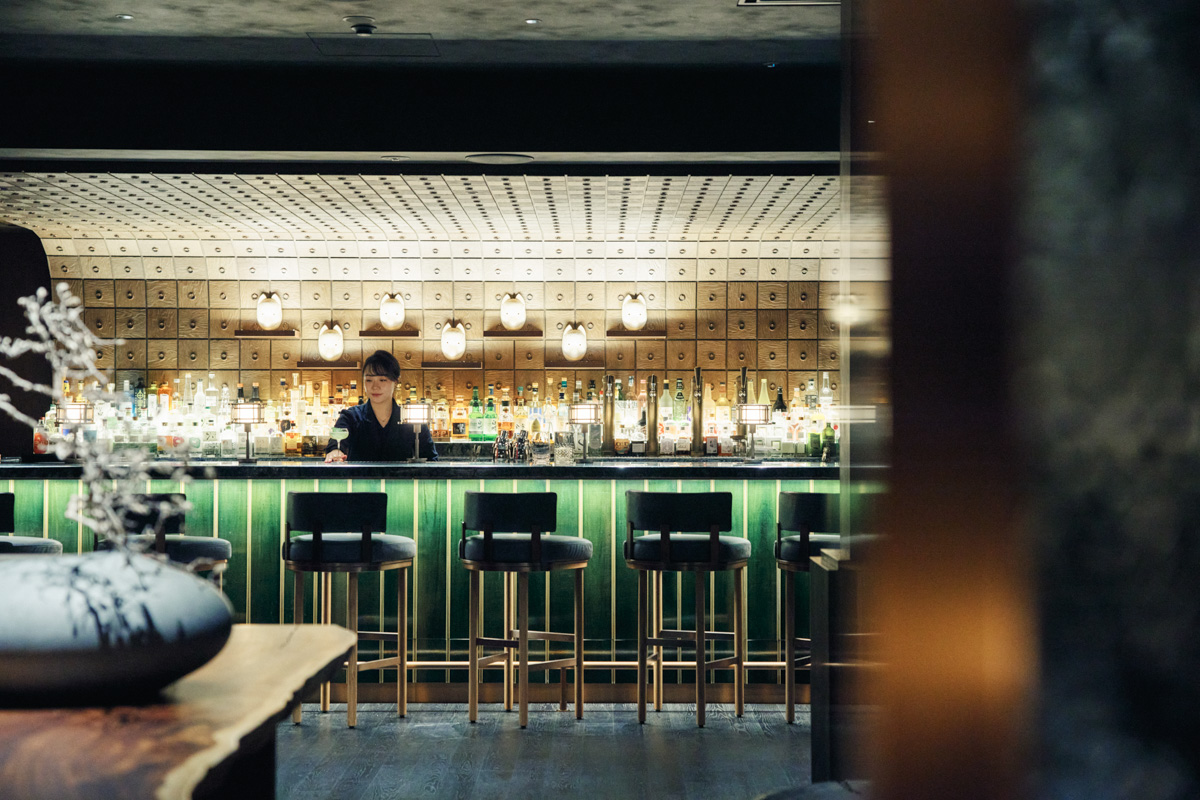 カクテルバー〈Nine Tails(ナインテイルズ)〉