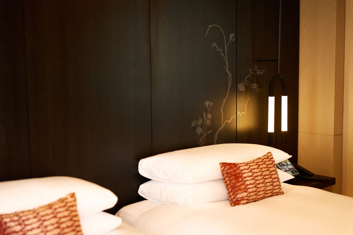 カンザシをモチーフにした、ベッドサイドランプ