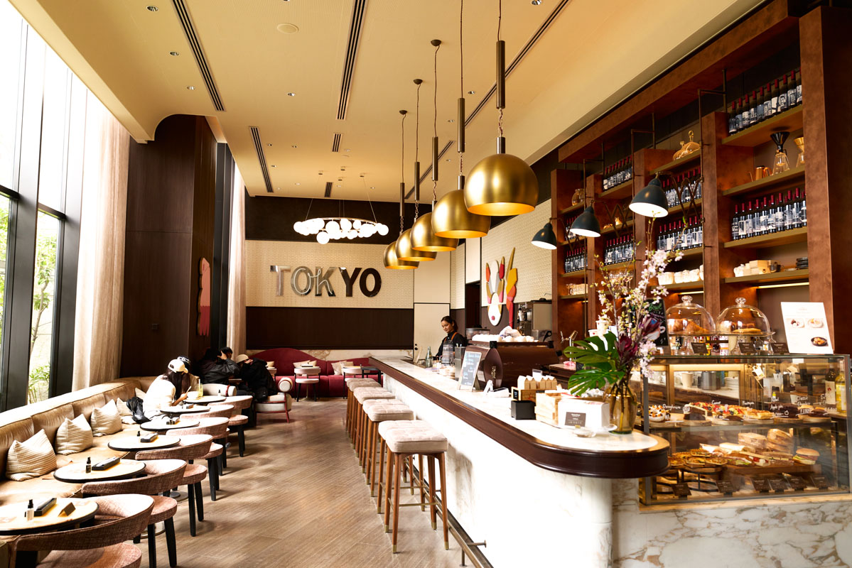 〈ザ・ジョーンズ カフェ＆バー〉の店内