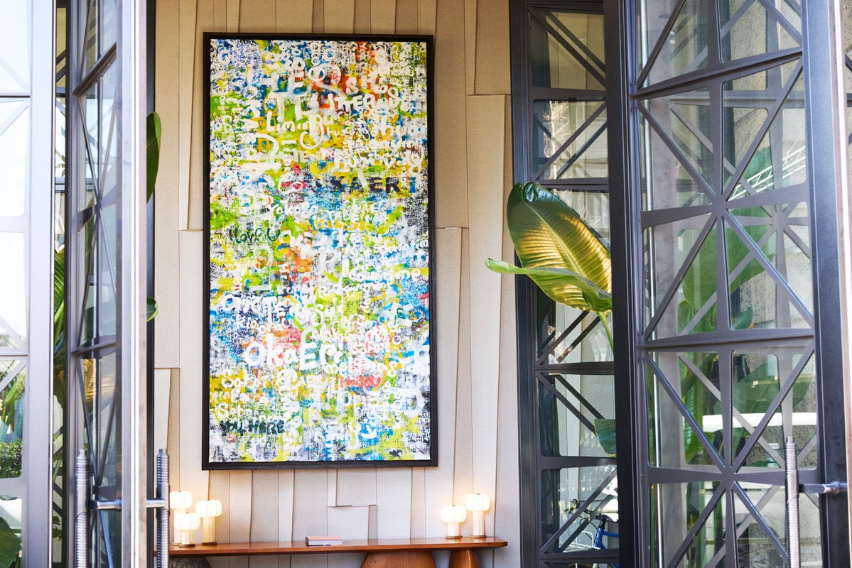 キンプトン 新宿東京のエントランスに飾られたアート作品