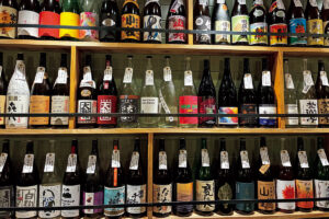 酒場なみちどりの内観