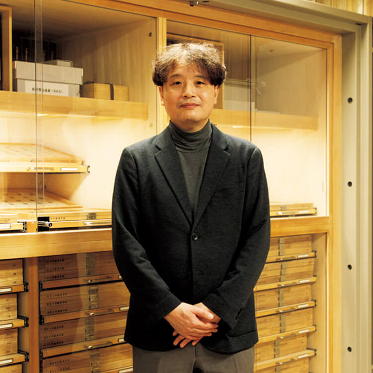 東京大学に眠るお宝に出会う。経済学研究科の小島浩之先生が解説する「古貨幣」