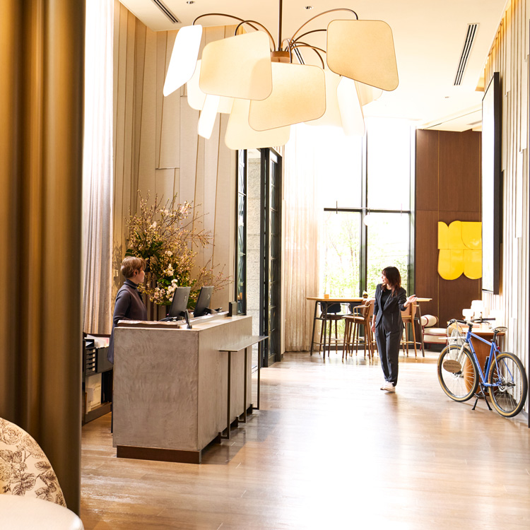 キンプトン 新宿東京のエントランス