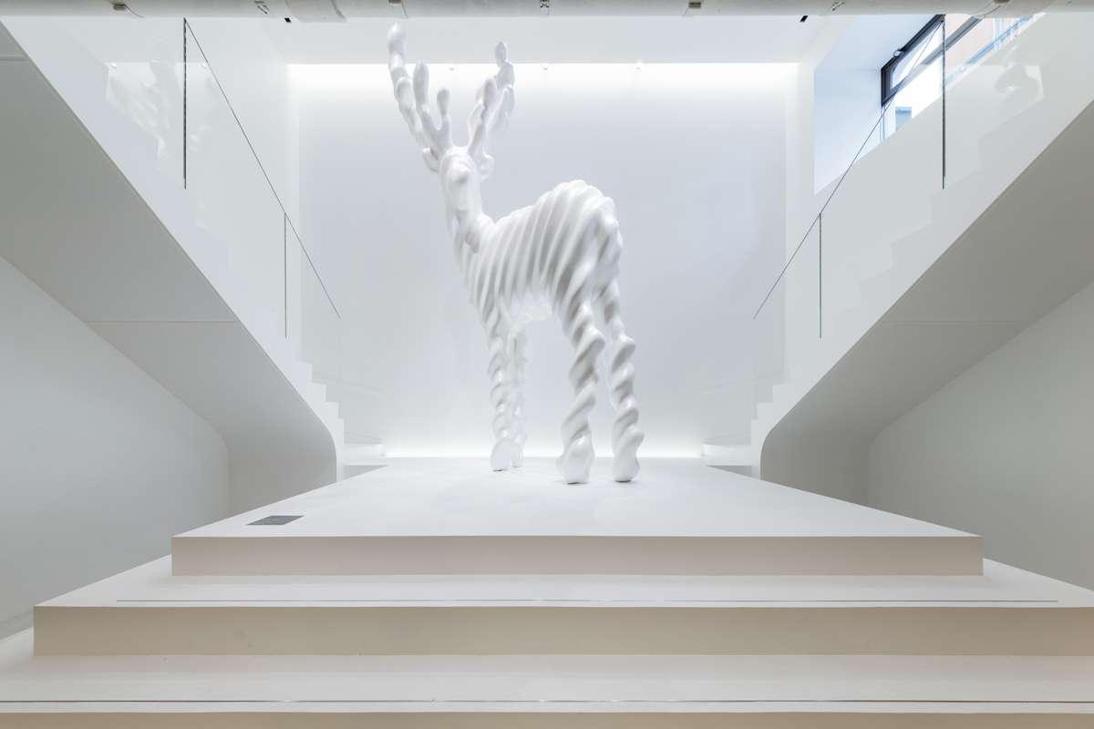 彫刻家・名和晃平による作品