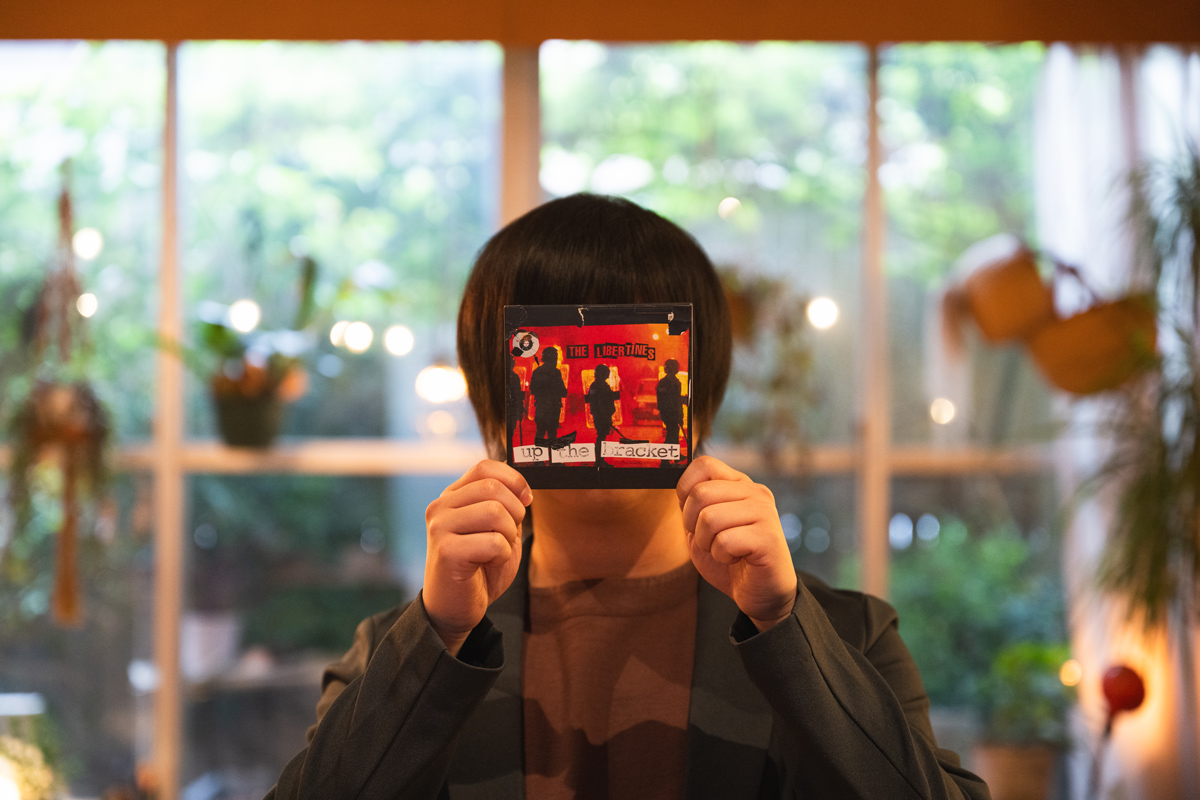 The Libertines『Up The Bracket』のCDを持つ斉藤壮馬