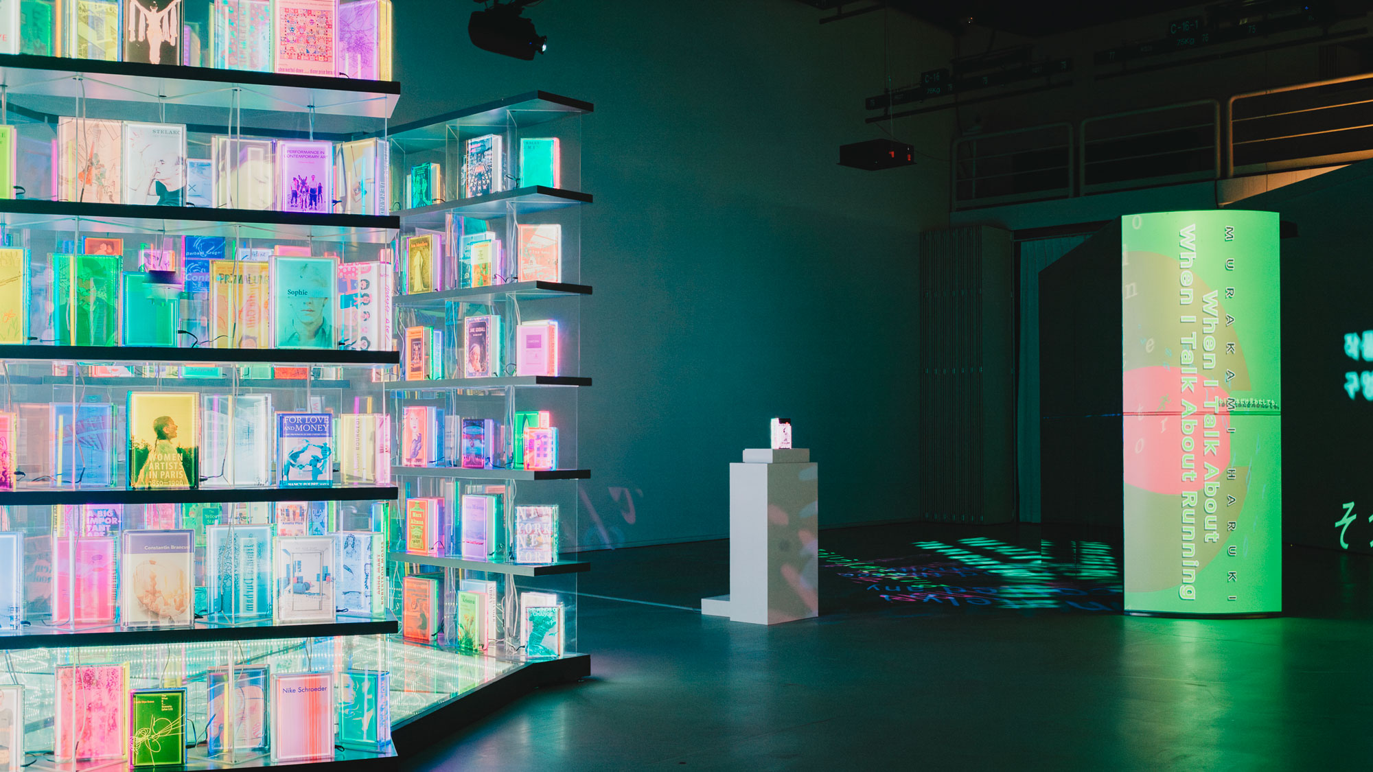 作家・村上春樹を再解釈する。展示「What You Talk About When You
