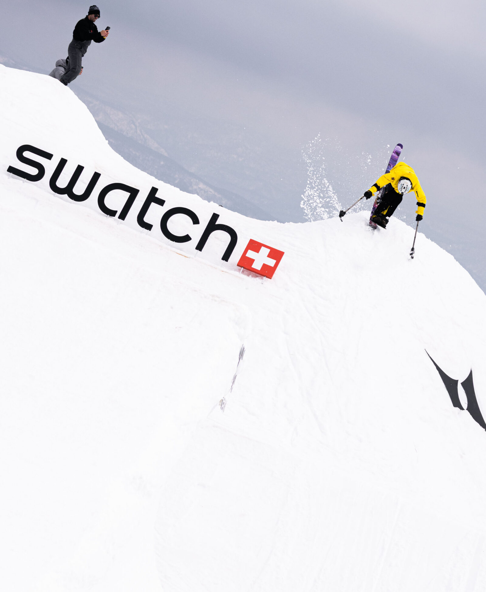 ジェイ・ロウは、シットスキーで数々のパフォーマンスを行なった。