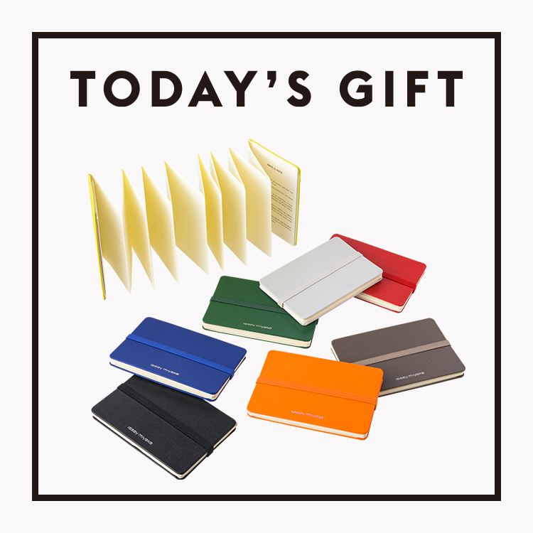 【今日のギフト】さまざまな可能性を秘める。〈Issey Miyake×Moleskine〉のノートカードケース