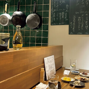 にこみと肴フニクリの店内