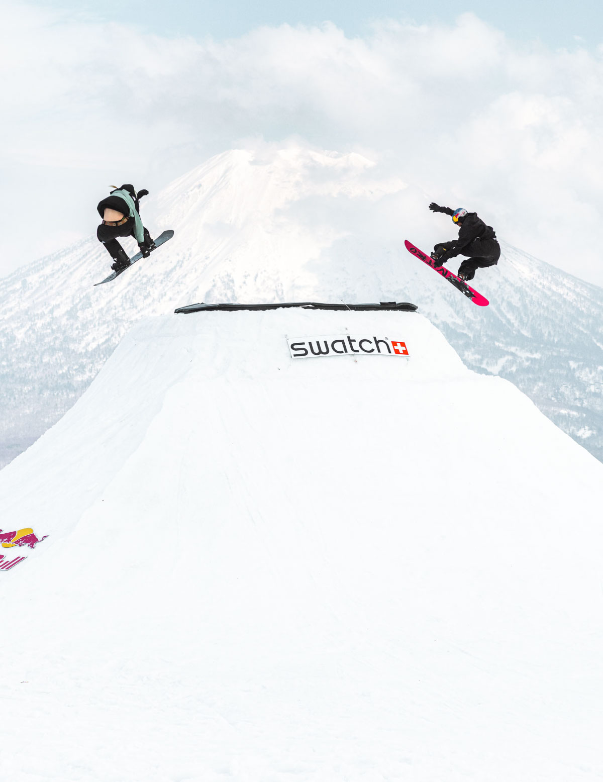 「Swatch Nines Snow 2026」での演技するアスリート